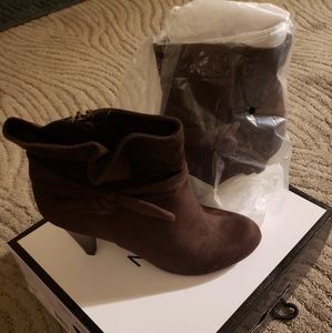 Nine West Tailorol1 Brown Side Knot Ankle Bootie